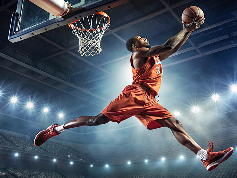 保罗观战儿子！CP4高中比赛全场砍33分，这球风像不像父亲？